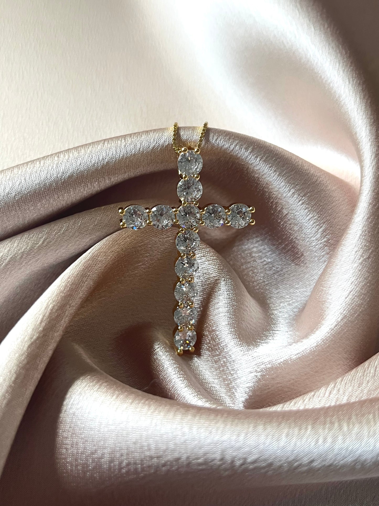 Belle Cross Necklace | 18k Gold Plated