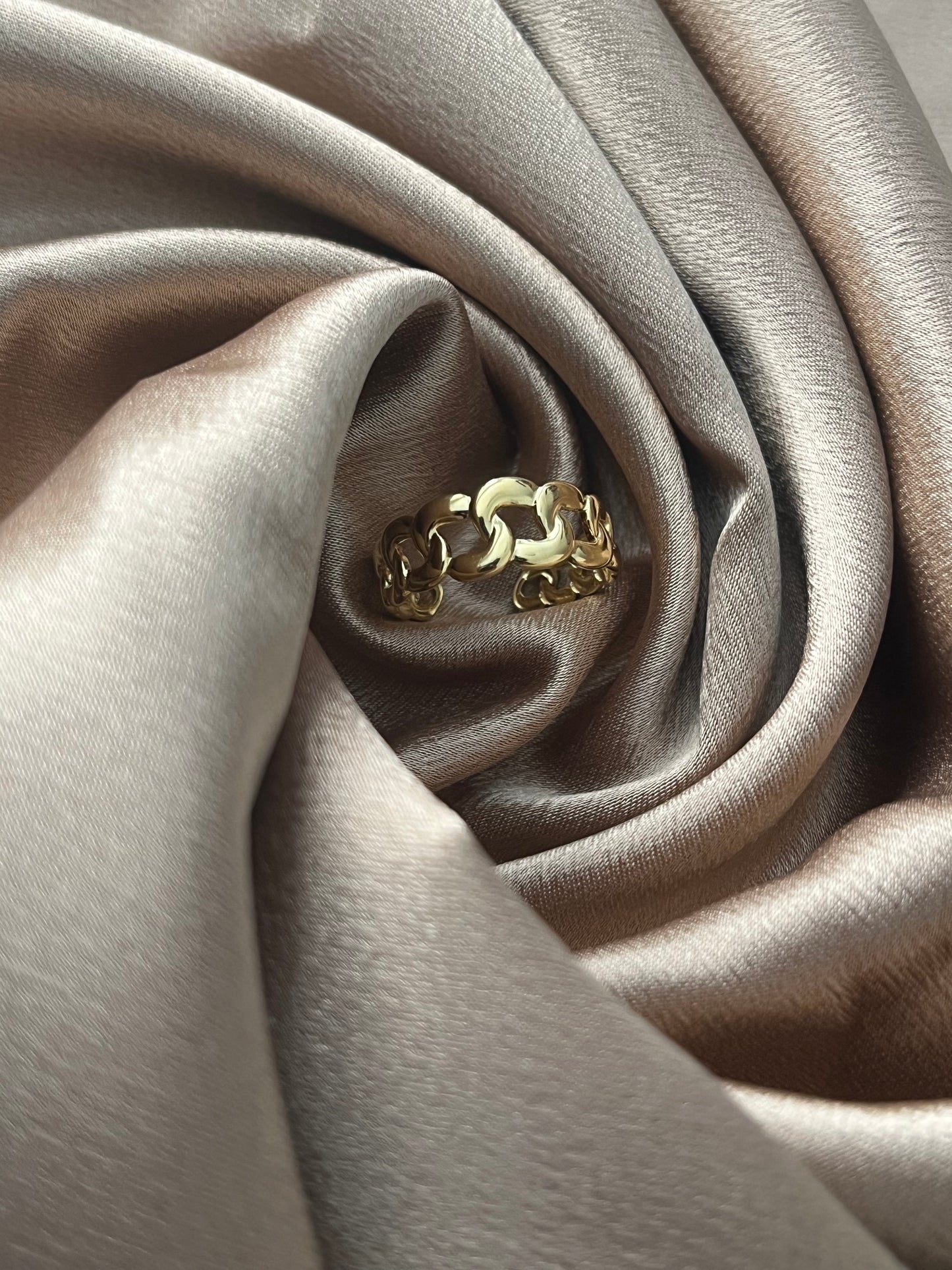 Adina Linked Ring